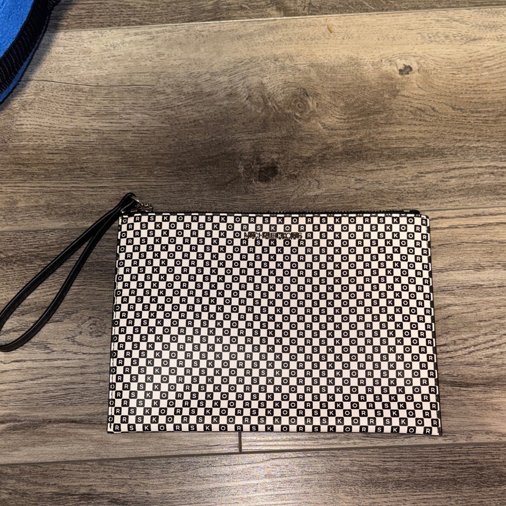 Michael Kors wristlet